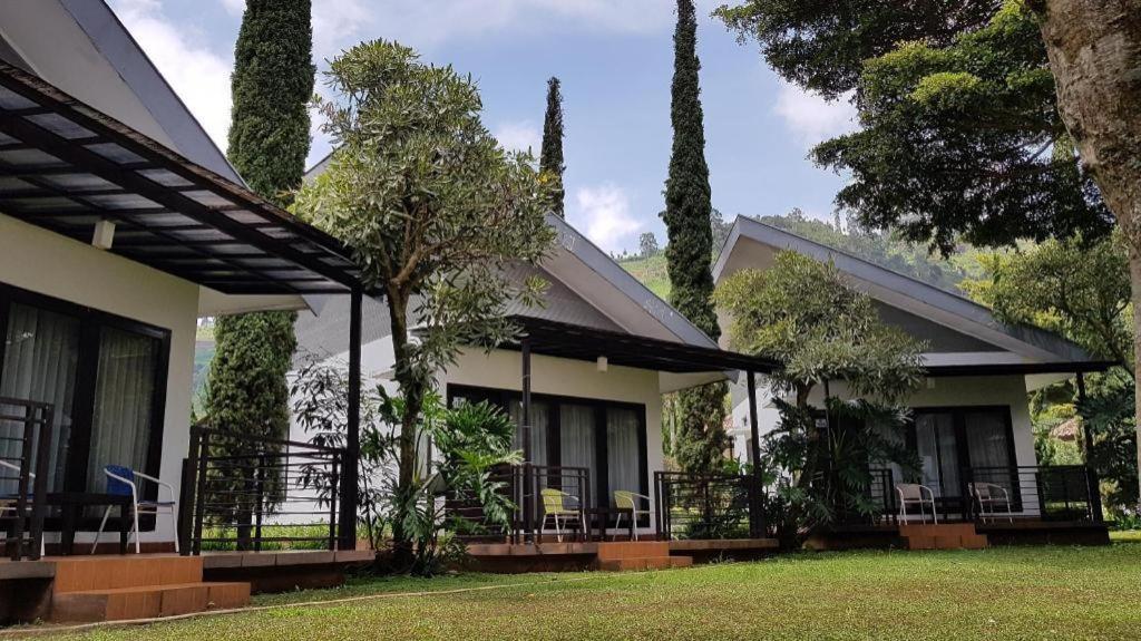 New Mountain Springs Hotel&Resort Lembang Exterior foto